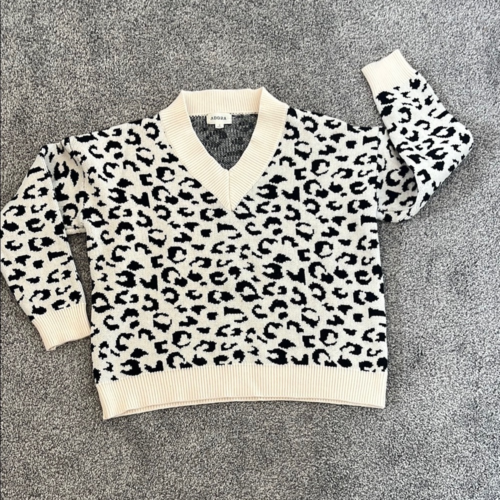 Adora Boutique Trendy Animal Print Sweater Size Small